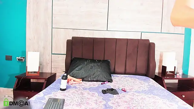 Snapshot of ZaritaLenon chatting on 11.12.25 ZaritaLenon online show from 11.12.25