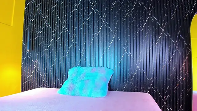 Snapshot of valentina_lux chatting on 10.03.25 valentina lux online show from 10.03.25