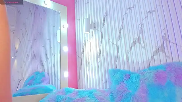 Snapshot of valentina_lux chatting on 10.16.25 valentina lux online show from 10.16.25