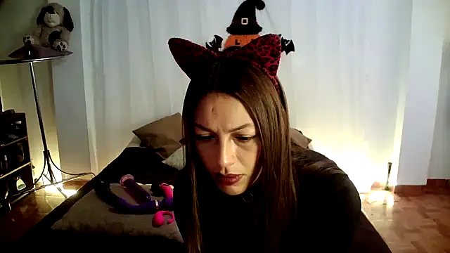 Snapshot of Hanna_Charming chatting on 10.19.25 Hanna Charming online show from 10.19.25