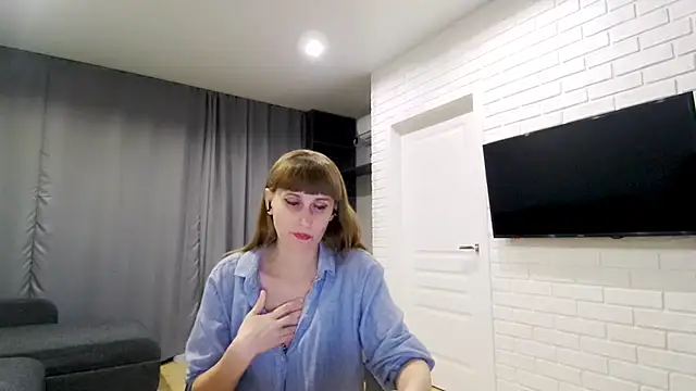 Snapshot of Daniella_Lorente chatting on 10.27.25 Daniella Lorente online show from 10.27.25