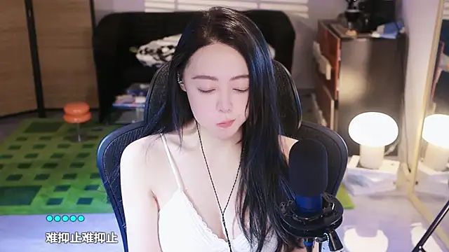 Roseonly  online show from 10.13.25