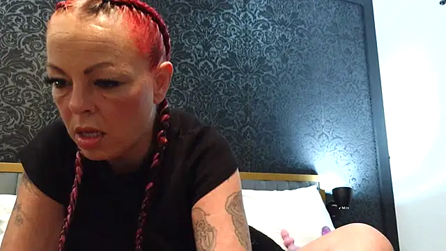 Snapshot of rileyraerhoads chatting on 10.20.25 rileyraerhoads online show from 10.20.25