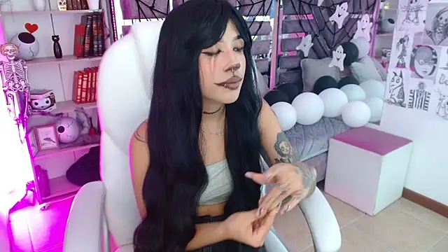 AliceWalker 11 online show from 10.28.25