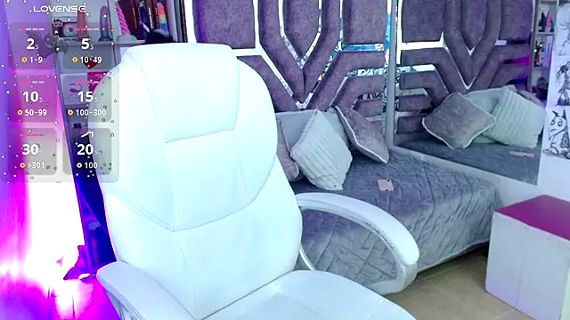 AliceWalker 11 online show from 11.12.25