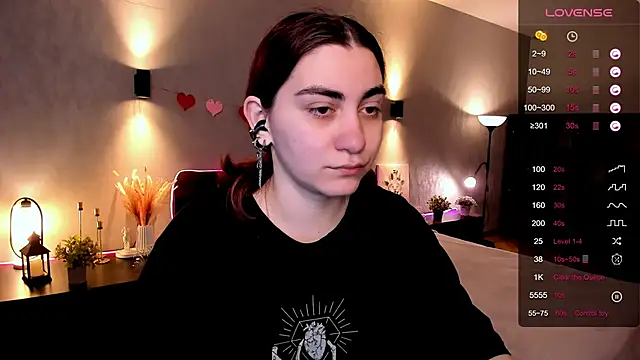 Snapshot of hannacheekss_ chatting on 10.02.25 hannacheekss online show from 10.02.25