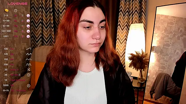 Snapshot of hannacheekss_ chatting on 10.10.25 hannacheekss online show from 10.10.25