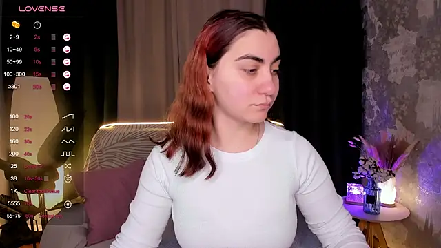 Snapshot of hannacheekss_ chatting on 10.14.25 hannacheekss online show from 10.14.25