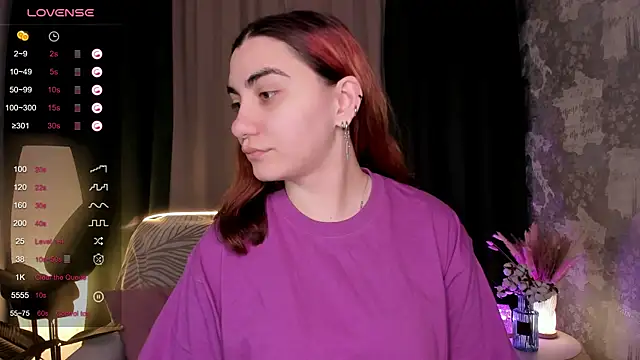 Snapshot of hannacheekss_ chatting on 10.15.25 hannacheekss online show from 10.15.25