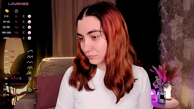 Snapshot of hannacheekss_ chatting on 10.20.25 hannacheekss online show from 10.20.25