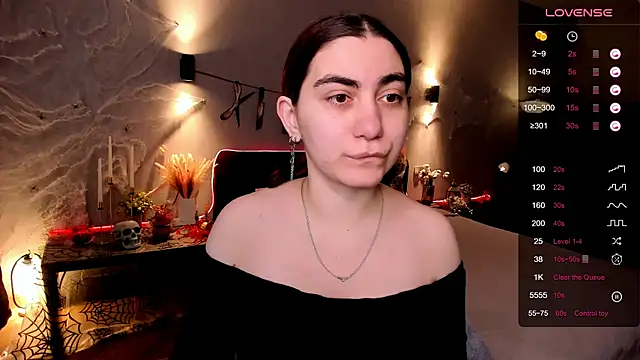 Snapshot of hannacheekss_ chatting on 10.27.25 hannacheekss online show from 10.27.25