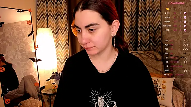 Snapshot of hannacheekss_ chatting on 10.28.25 hannacheekss online show from 10.28.25