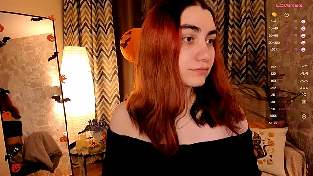 Snapshot of hannacheekss_ chatting on 10.30.25 hannacheekss online show from 10.30.25