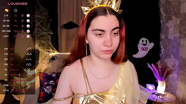 Snapshot of hannacheekss_ chatting on 10.31.25 hannacheekss online show from 10.31.25