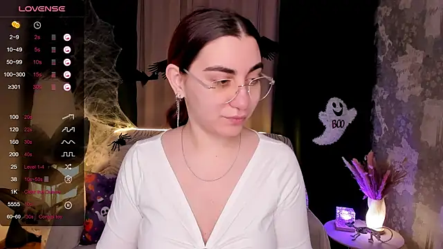 Snapshot of hannacheekss_ chatting on 11.03.25 hannacheekss online show from 11.03.25