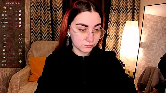 Snapshot of hannacheekss_ chatting on 11.07.25 hannacheekss online show from 11.07.25