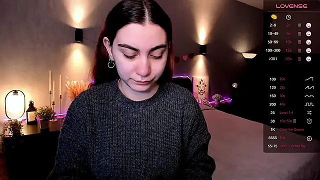 Snapshot of hannacheekss_ chatting on 11.17.25 hannacheekss online show from 11.17.25