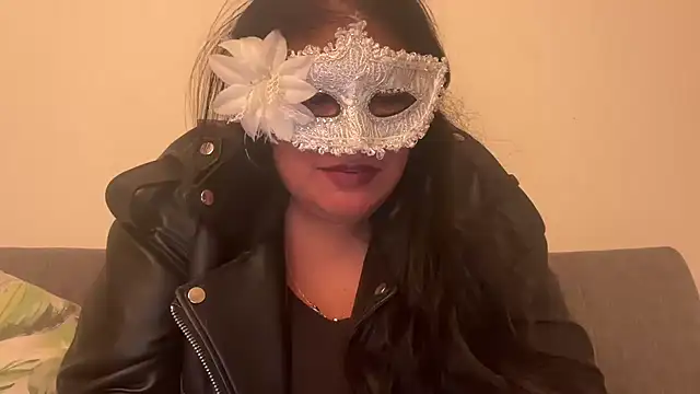 Snapshot of MashaCL chatting on 11.05.25 MashaCL online show from 11.05.25