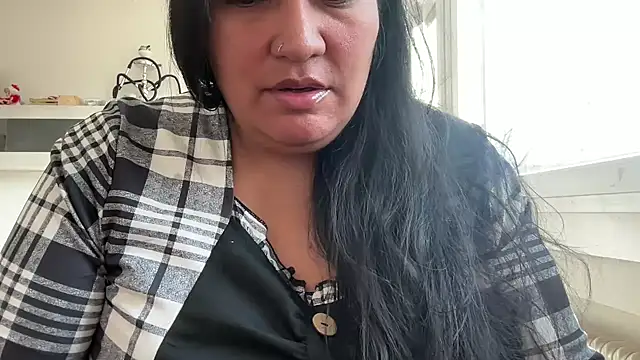 Snapshot of MashaCL chatting on 11.13.25 MashaCL online show from 11.13.25