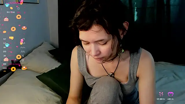 Snapshot of Emily_Strikeee chatting on 10.03.25 Emily Strikeee online show from 10.03.25