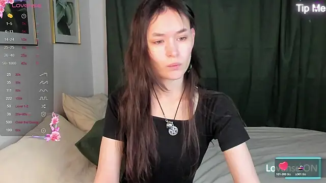 Snapshot of Emily_Strikeee chatting on 11.06.25 Emily Strikeee online show from 11.06.25