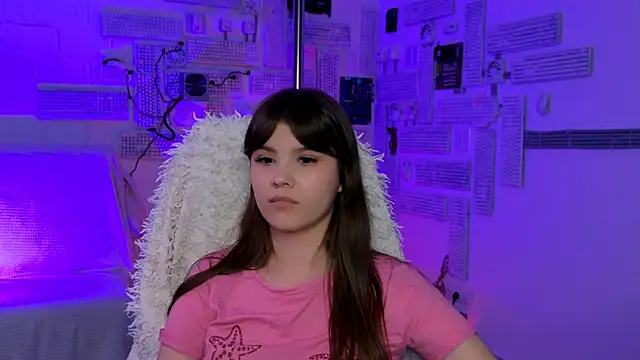 Snapshot of EvaThopson chatting on 04.25.26 EvaThopson online show from 04.25.26