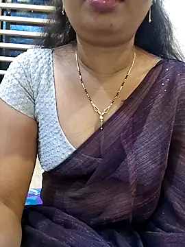 Snapshot of Lilly-queen chatting on 11.09.25 Lilly-queen online show from 11.09.25