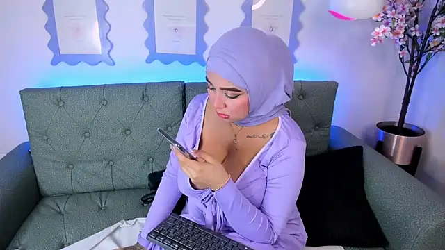 Snapshot of kithana_jazmin chatting on 03.22.25 kithana jazmin online show from 03.22.25