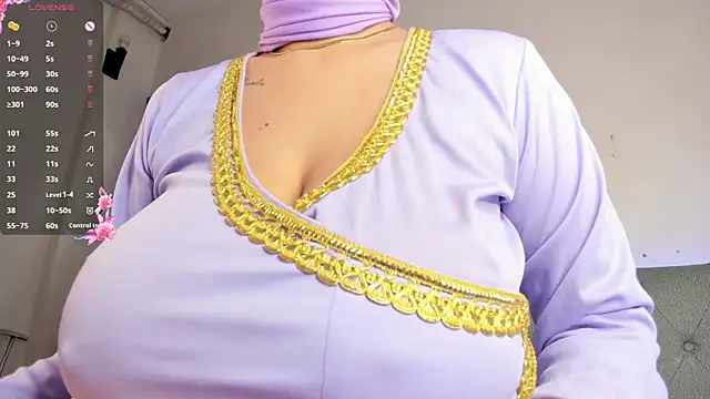 Snapshot of kithana_jazmin chatting on 10.15.25 kithana jazmin online show from 10.15.25