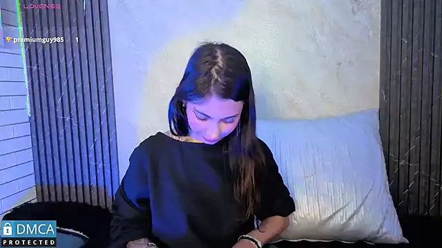 Snapshot of SolBeaumont1 chatting on 10.15.25 SolBeaumont1 online show from 10.15.25