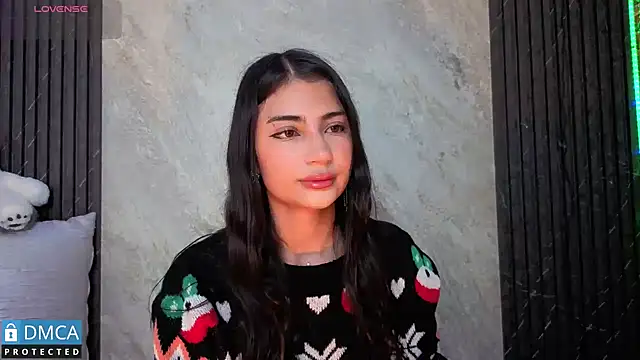 Snapshot of SolBeaumont1 chatting on 10.18.25 SolBeaumont1 online show from 10.18.25