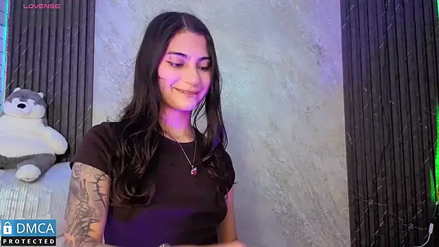 Snapshot of SolBeaumont1 chatting on 10.21.25 SolBeaumont1 online show from 10.21.25