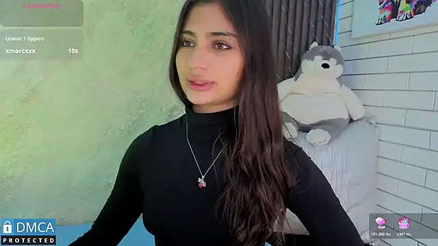 Snapshot of SolBeaumont1 chatting on 11.04.25 SolBeaumont1 online show from 11.04.25