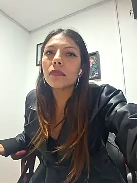 Selenakyle92  online show from 12.24.24