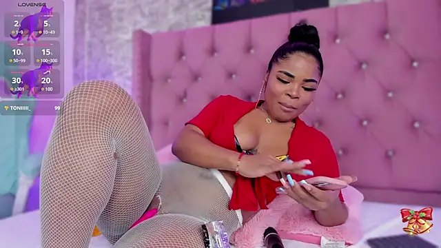 NahiaraReina online show from 12.12.24