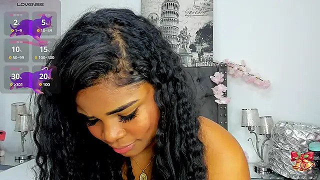 NahiaraReina online show from 12.17.24