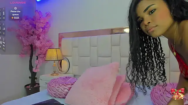 NahiaraReina online show from 01.21.25