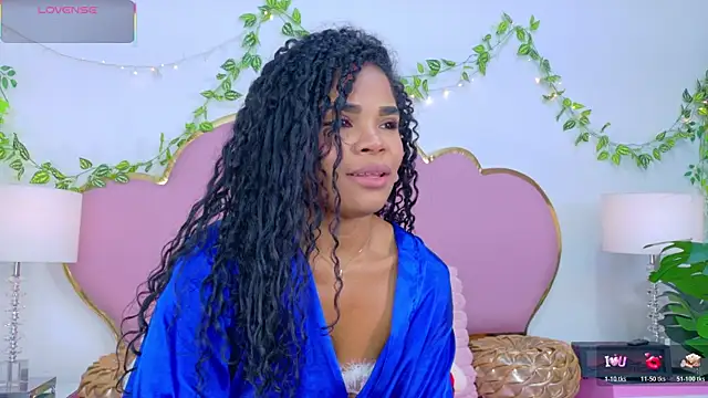 NahiaraReina online show from 11.24.25