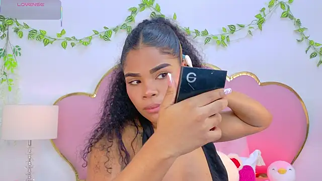 NahiaraReina online show from 12.02.25