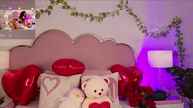 NahiaraReina online show from 02.14.26