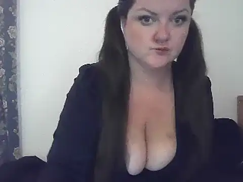 Snapshot of LacyLouxxx chatting on 12.04.24 LacyLouxxx online show from 12.04.24