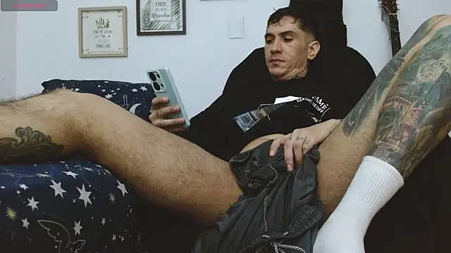 Snapshot of IaDoherty chatting on 11.04.25 IaDoherty online show from 11.04.25