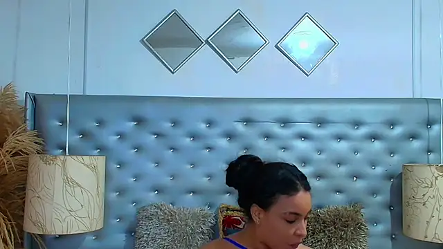 Snapshot of EileenBenzon chatting on 10.20.25 EileenBenzon online show from 10.20.25