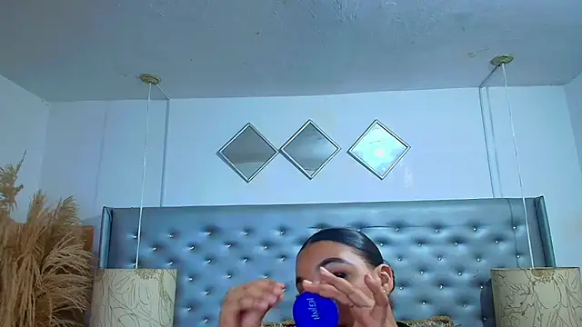 Snapshot of EileenBenzon chatting on 11.15.25 EileenBenzon online show from 11.15.25