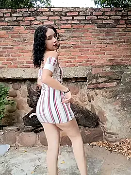 Snapshot of sweet_outdoor_charm chatting on 11.12.25 sweet outdoor charm online show from 11.12.25