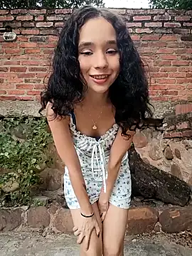 sweet outdoor charm online show from 02.22.26