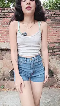 sweet outdoor charm online show from 04.08.26