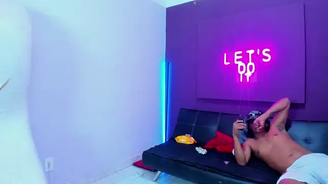 Snapshot of DIRTY_TEAM_XXX chatting on 11.12.25 DIRTY TEAM XXX online show from 11.12.25