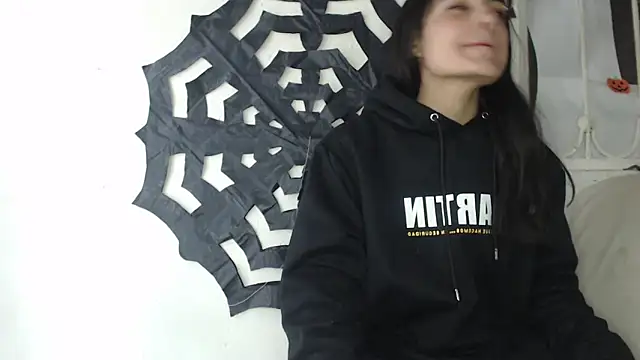 Snapshot of skinny_sweet2411 chatting on 11.03.25 skinny sweet2411 online show from 11.03.25