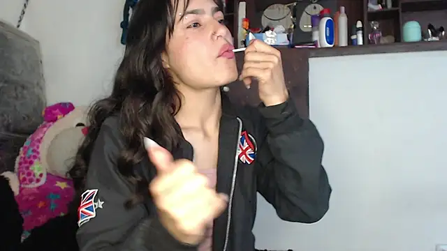 Snapshot of skinny_sweet2411 chatting on 11.15.25 skinny sweet2411 online show from 11.15.25